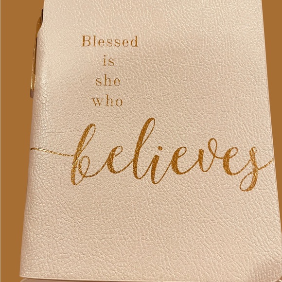 NWT small notebook pocket with gold pen💐🍀☘️🌹🌺 - Picture 2 of 3